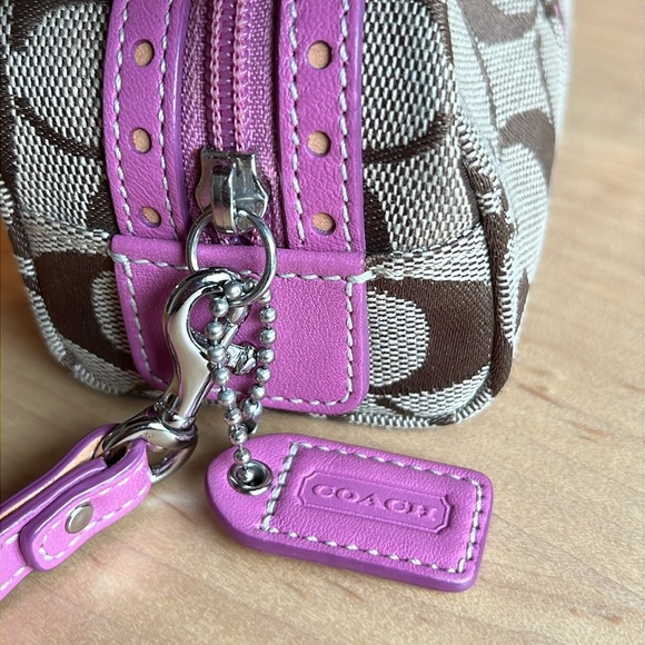 COACH Signature Mini Bag Travel Makeup wristlet - Picture 3 of 9